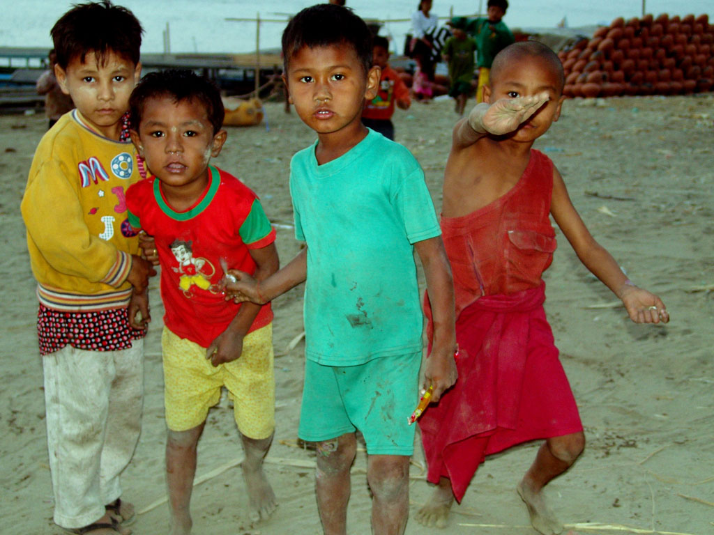 Mandalay, Ayeyarwaddy riverbank