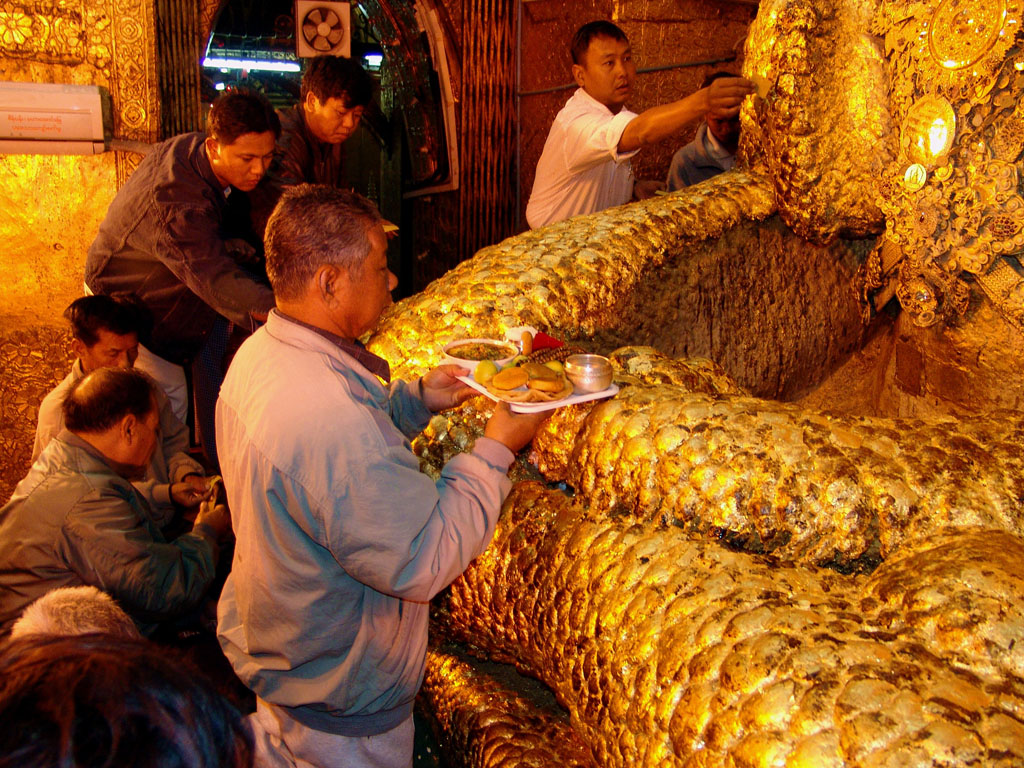 Mandalay, Maha Muni