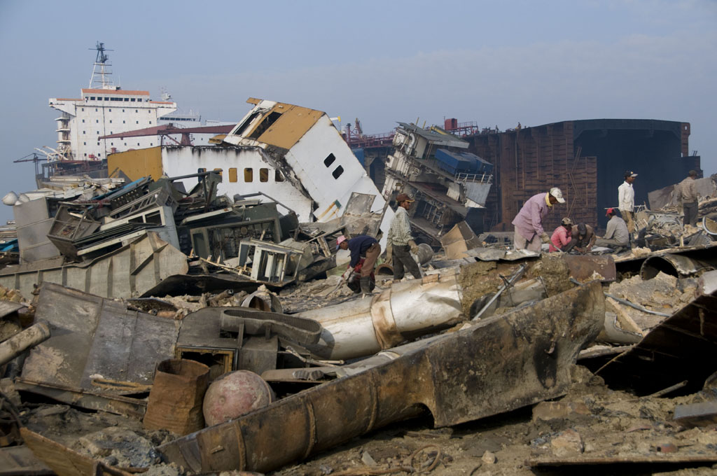 Shipwrecking, Chittagong
