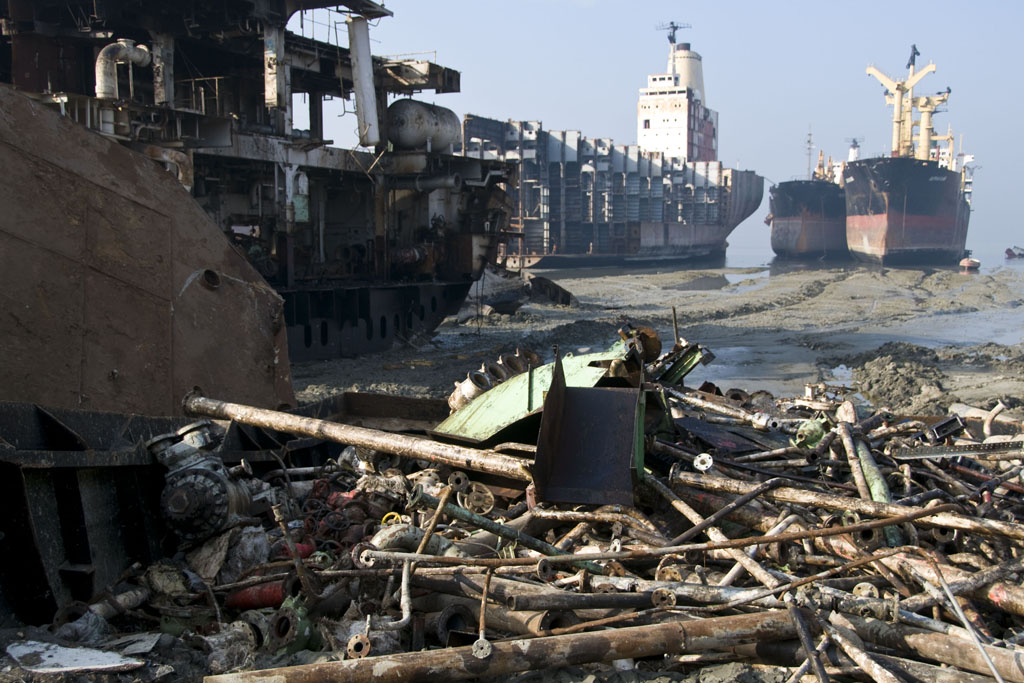 Shipwrecking, Chittagong