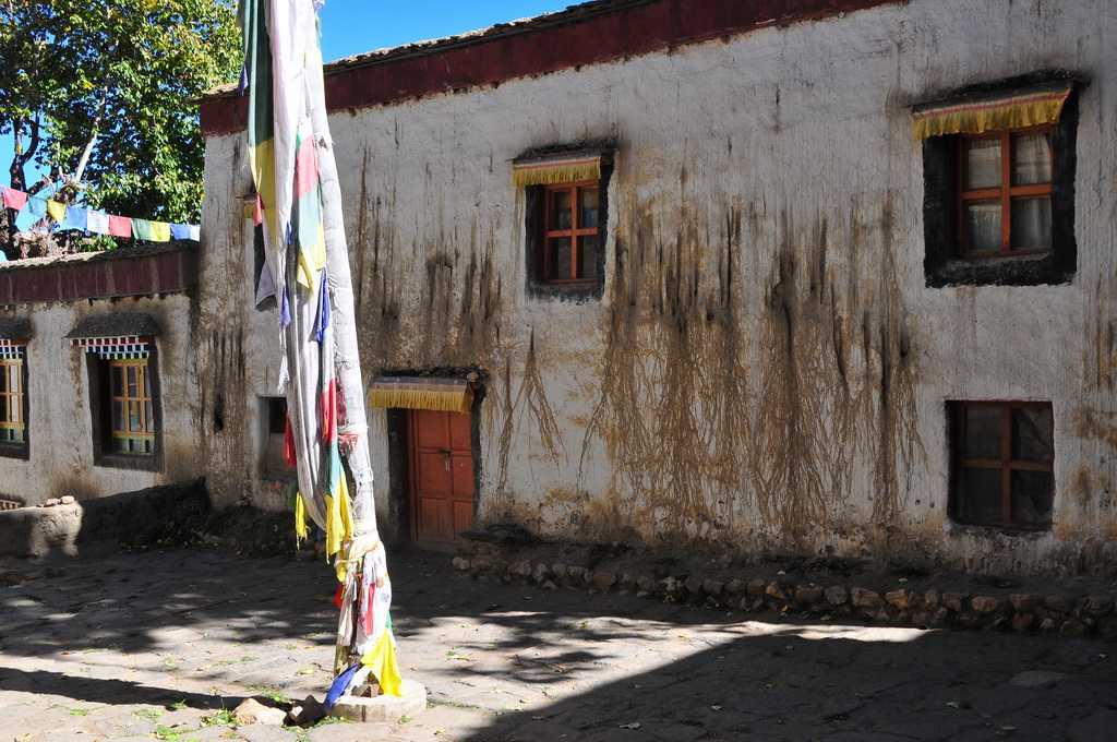 Lo-Ghyekar (Ghar) Gompa