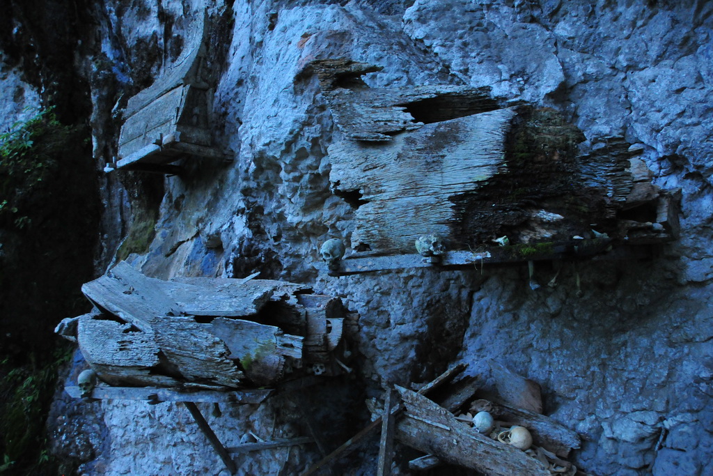Hanging Graves, Toraja